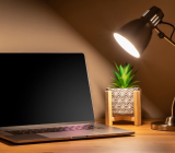 5 lámparas de escritorio perfectas para la oficina en casa